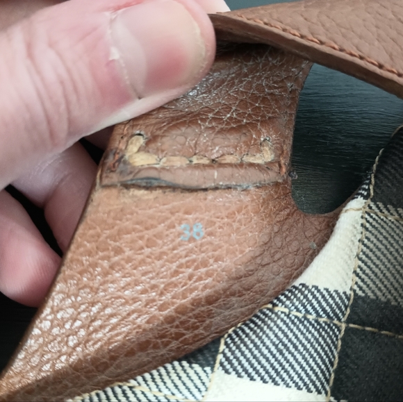 Burberry Plaid Leather Thong Sandals 38 Womens US 7.5-8 Quilted Buckle Authentic - Picture 9 of 11